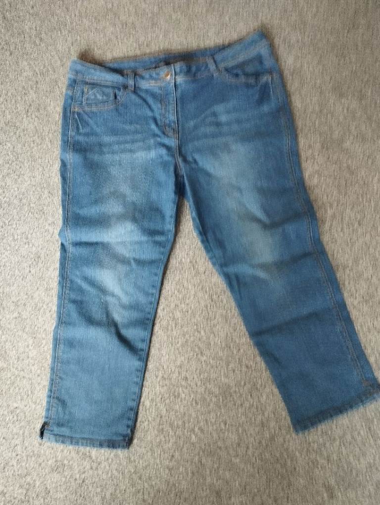 Ladies cropped jeans 