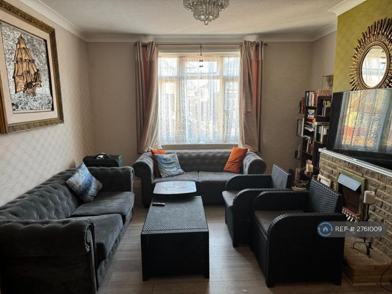 1 bedroom in Heath Road, Hounslow, TW3 (#2761009)