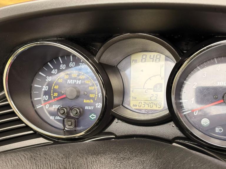 2010 / 10 Yamaha YP400 Majesty £1500 Silver 34049 miles.