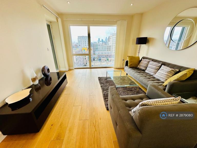 2 bedroom flat in Peartree Way, London, SE10 (2 bed) (#2879080)