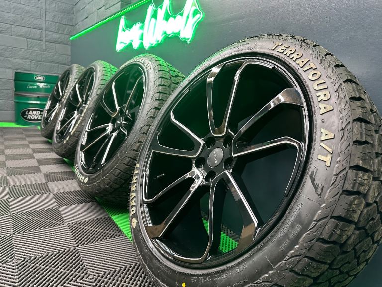 22” Hawke Falkon Alloy Wheels Black & Cut for Defender 90 / 110 L663 & NEW Davanti Terratoura AT’s!