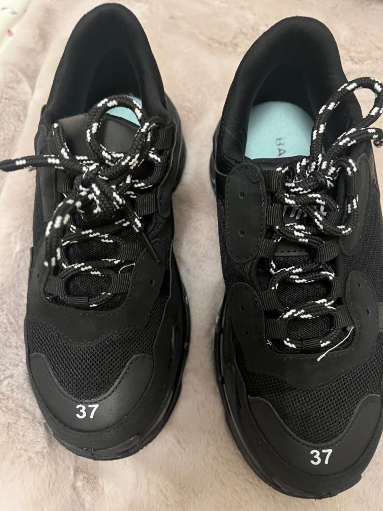 Fashion trainers size 4