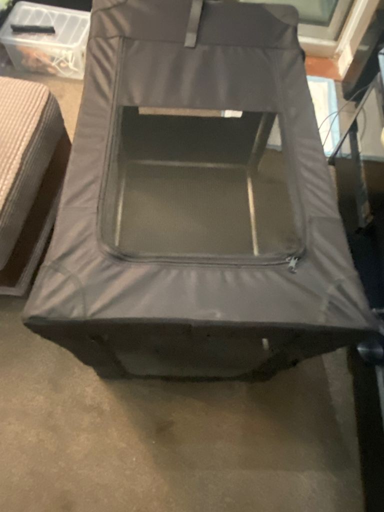 Travel pet crate 890 x 630 approximately 