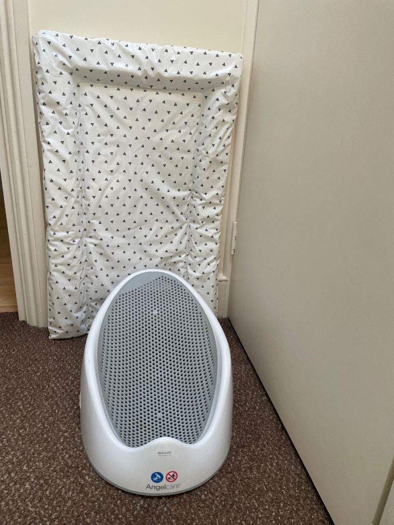 ANGEL CARE BABY BATH SUPPORT &  BABY CHANGING MAT IN VERY GOOD CONDITION 