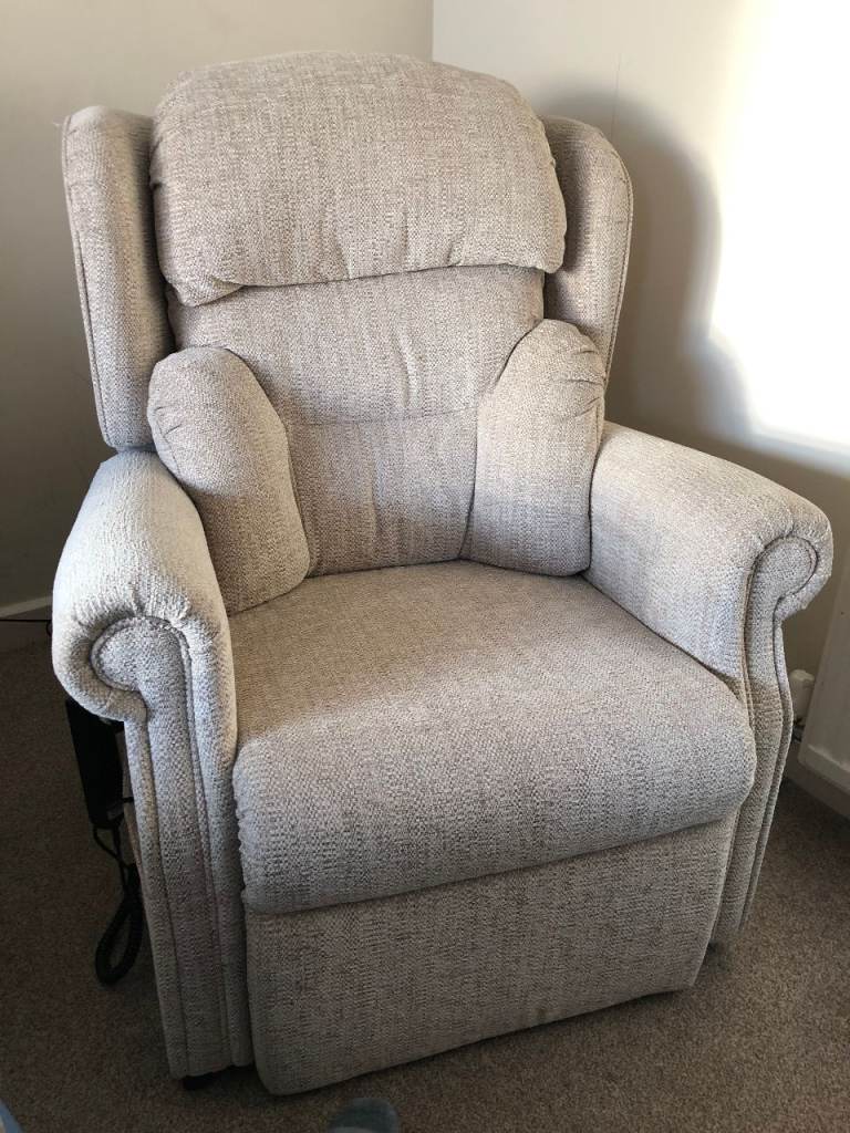 Recliner Chair (Nearly New) 3 months old