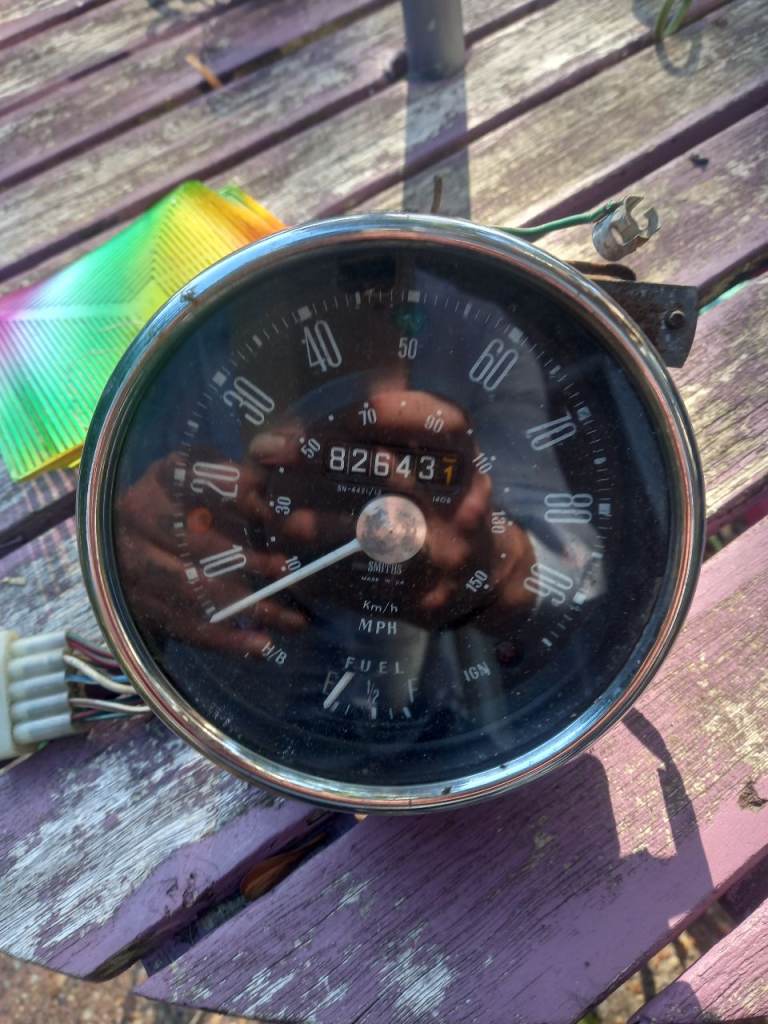 Classic mini centre clock inc p&p