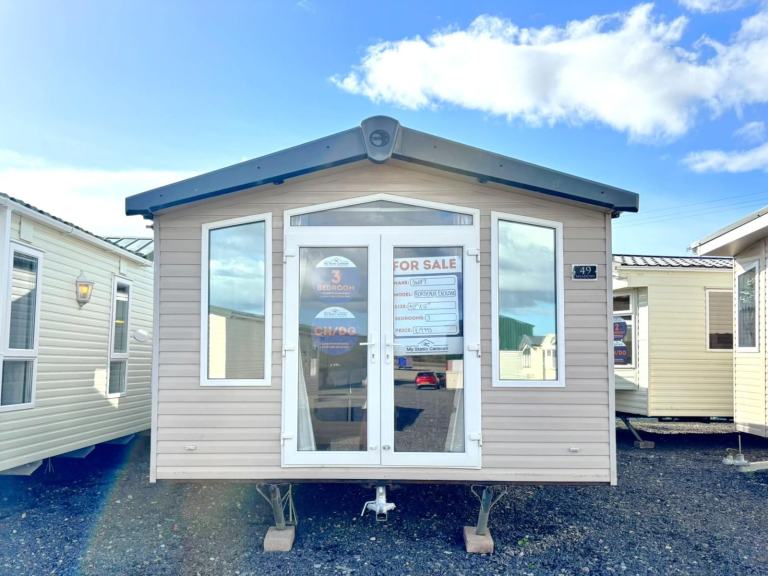 FOR SALE OFF SITE SWIFT BORDEAUX EXCLUSIVE Rear Storage 40/12/3b CHDG