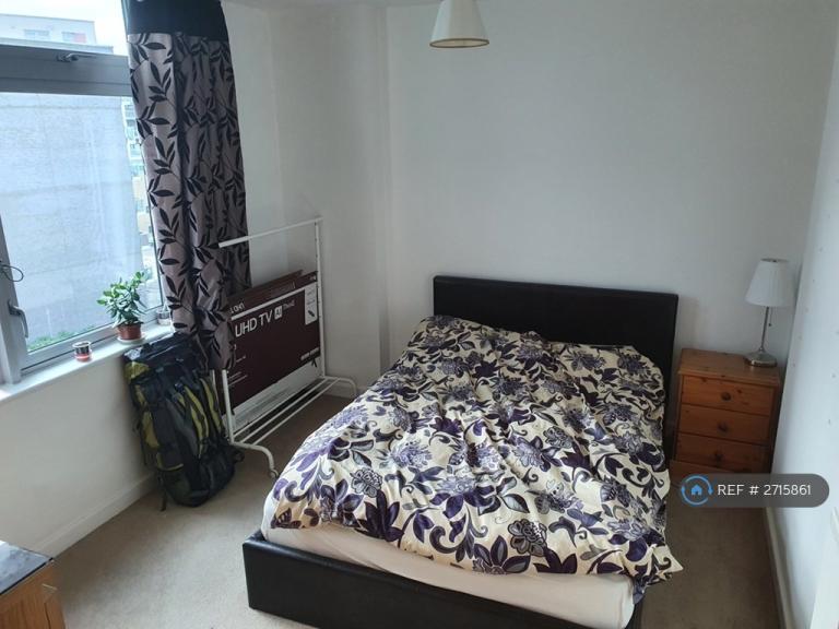 1 bedroom flat in Iona Tower, London, E14 (1 bed) (#2715861)