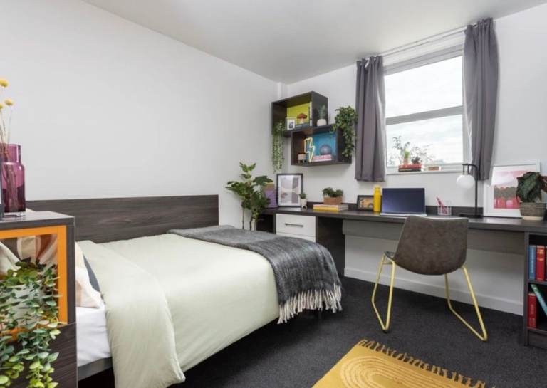 Student Ensuite Room – Mill Point Manchester – Takeover Available