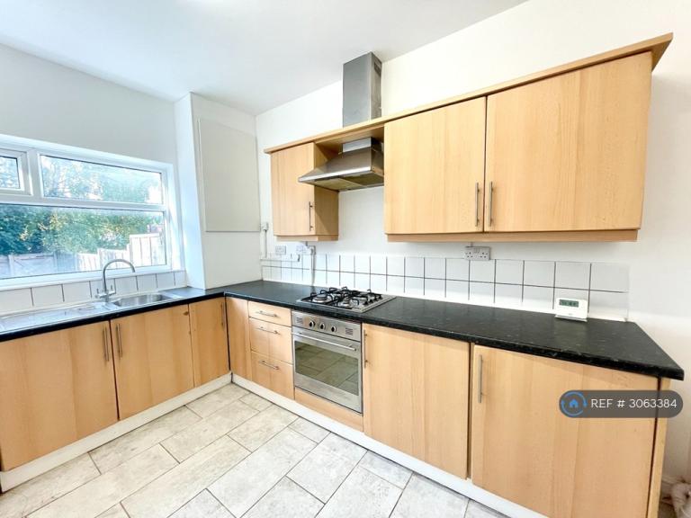 4 bedroom house in Waveley Road, Coventry, CV1 (4 bed) (#3063384)
