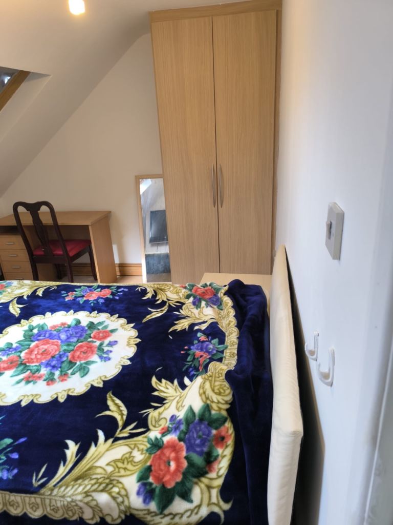 Double room including bills for single occupancy Postcode TW3 3AJ