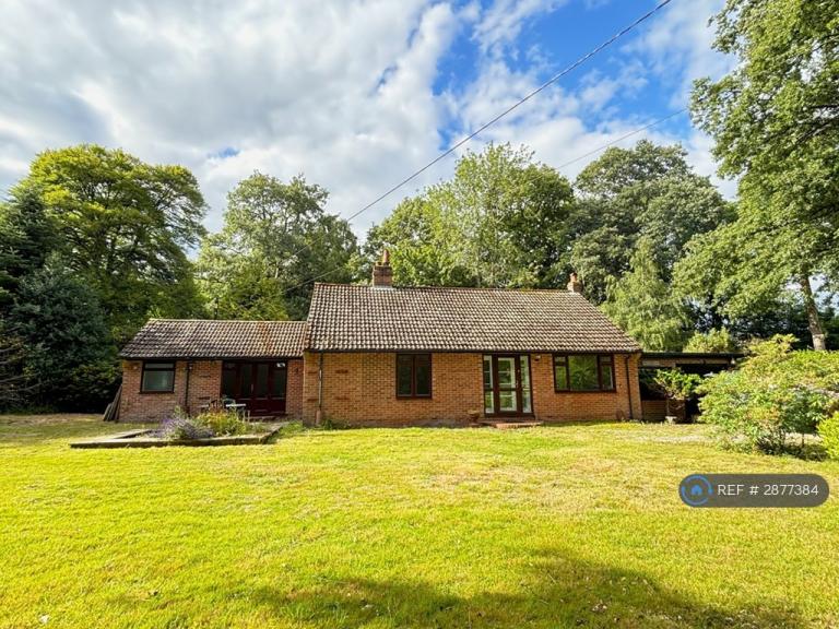 4 bedroom house in Tile Barn, Newbury, RG20 (4 bed) (#2877384)