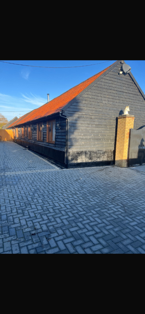 Beautiful traditional three bedroom property 