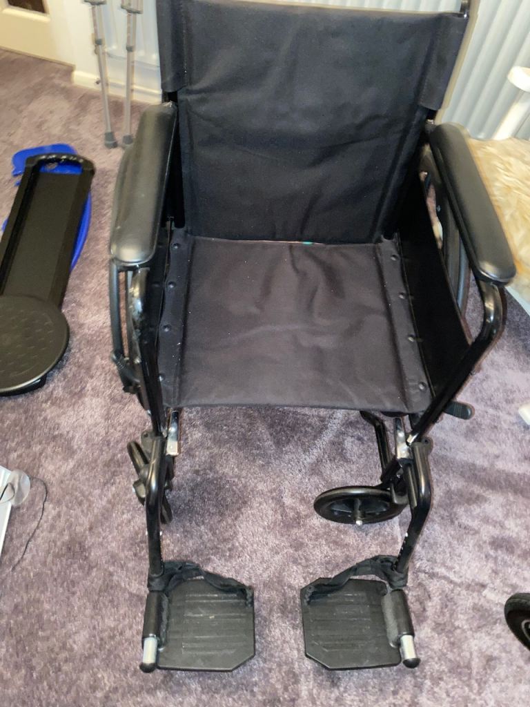 Self propelling wheelchair