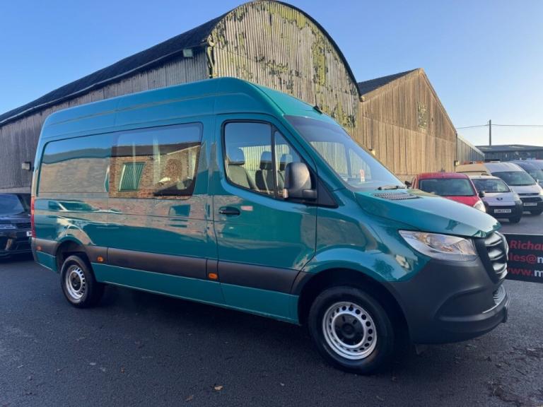  Mercedes-Benz Sprinter SPRINTER 2.1L 314CDI 3.5t H2 L2 RWD WINDOW COMBI CREW