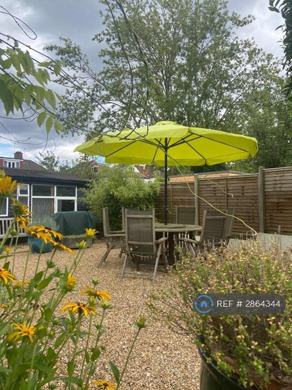 2 bedroom flat in Sunny Gardens Road, Hendon, NW4 (2 bed) (#2864344)