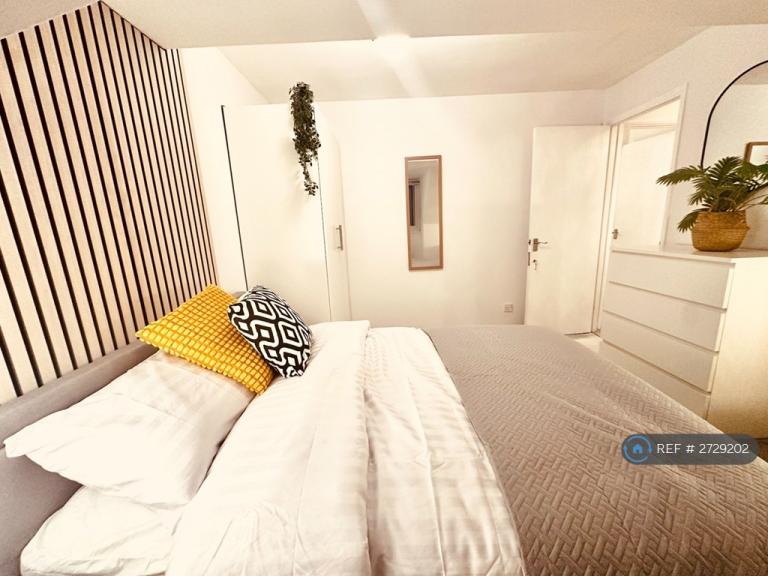 1 bedroom in Ashbourne Road, London, CR4 (#2729202)