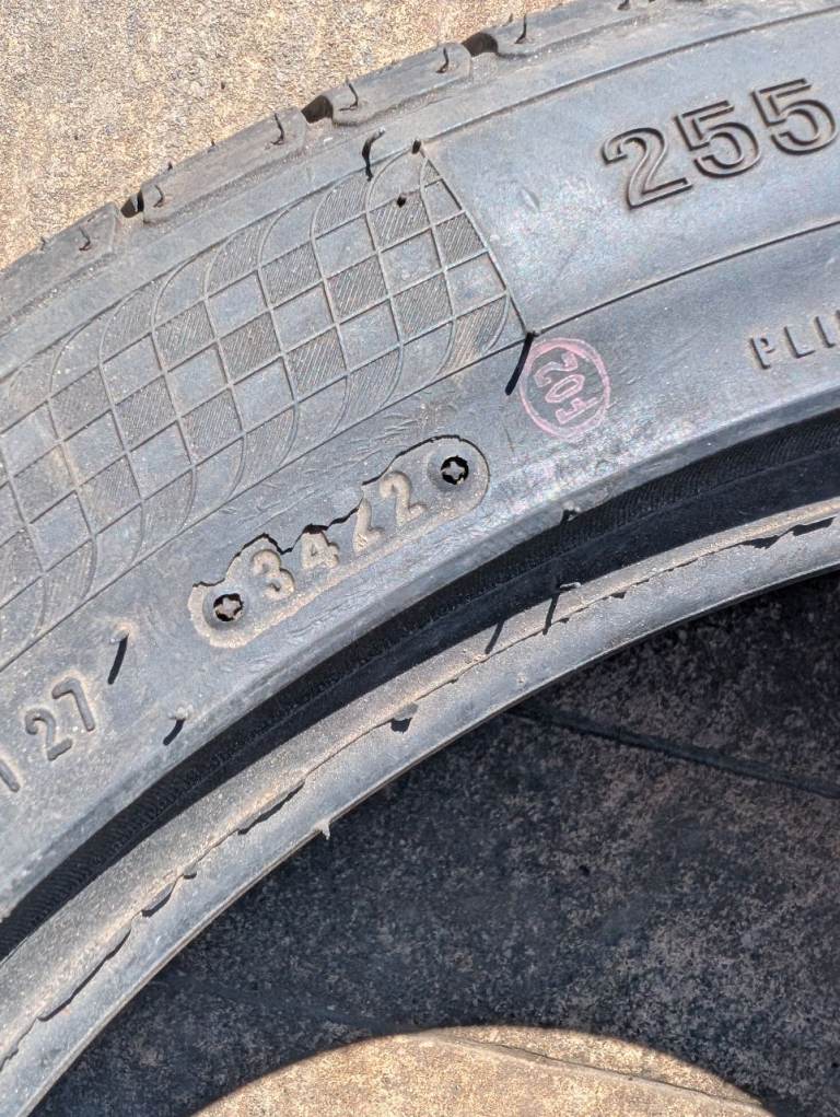 255/40/18 unused accelera tyre 