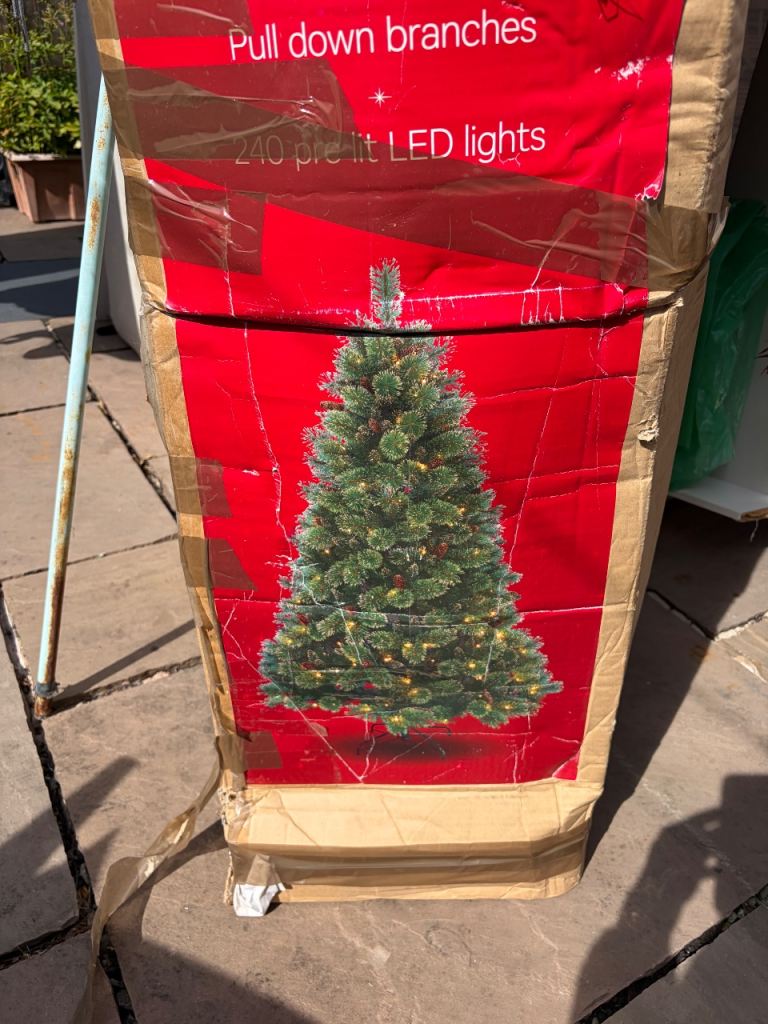7 foot pre-lit christmas tree 