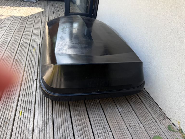 Roof box 