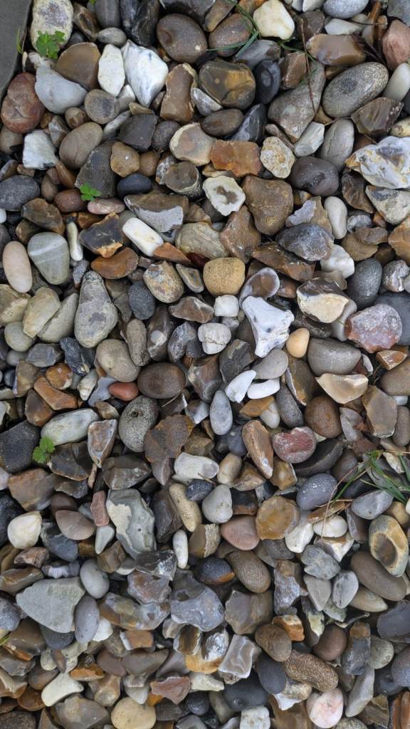 Decorative gravel for paths and patios -black snd crea