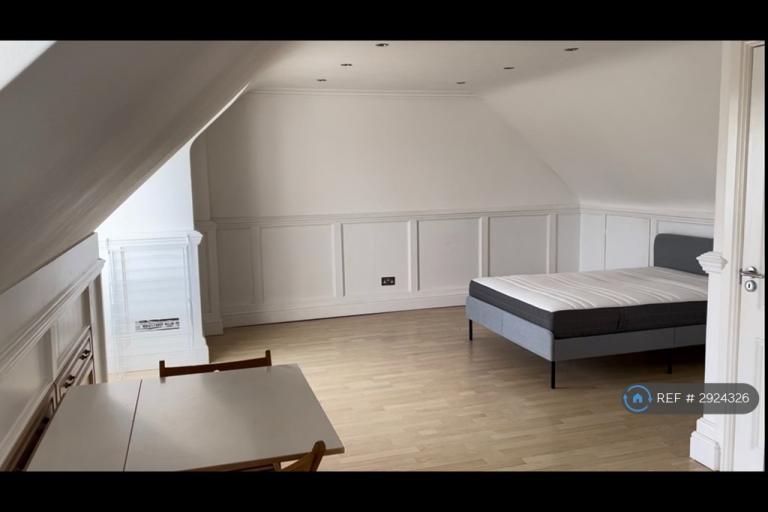 Studio flat in Barn Hill, Wembley, HA9 (#2924326)