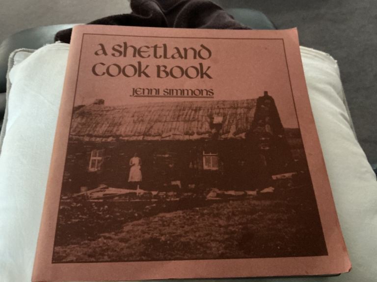 A SHETLAND COOK BOOK BY JENNI SIMMONS 76 PAGES PAPERBACK 1990 PUBLISHED LERWICK