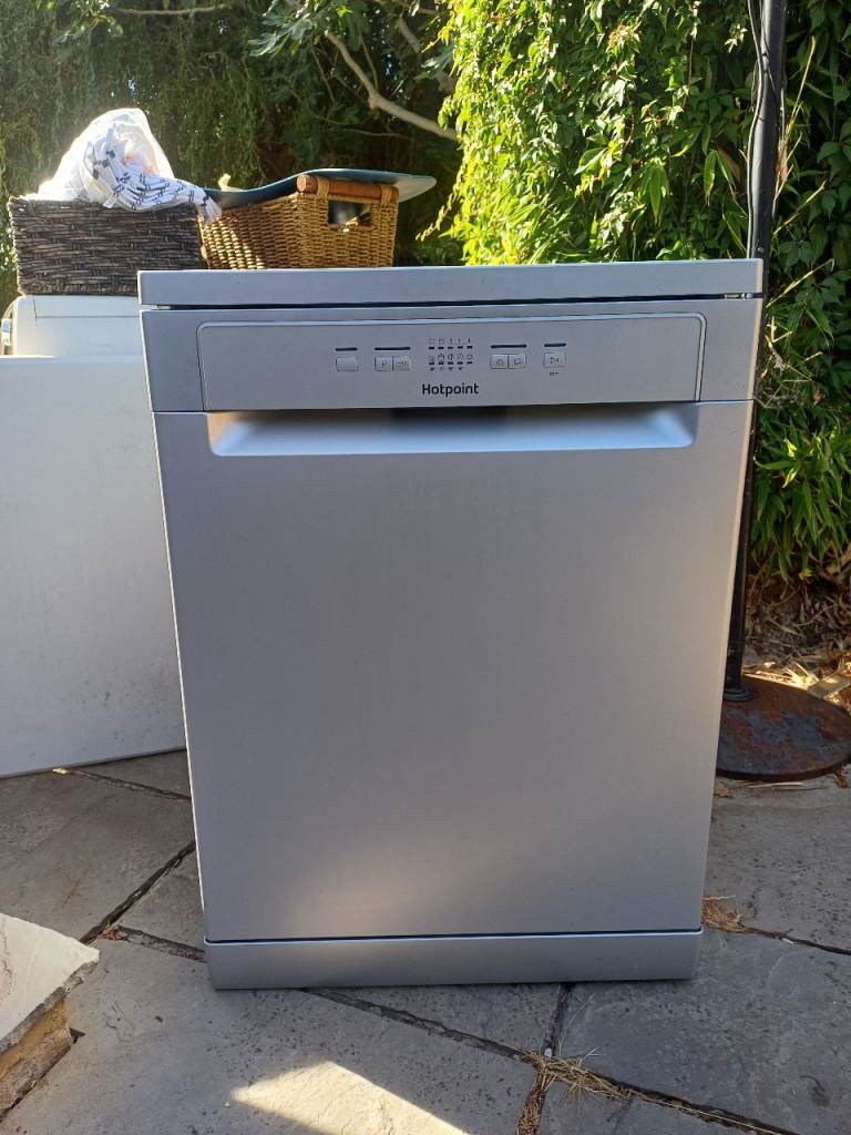 Hotpoint Freestanding Dishwasher - Clean Silver Finish