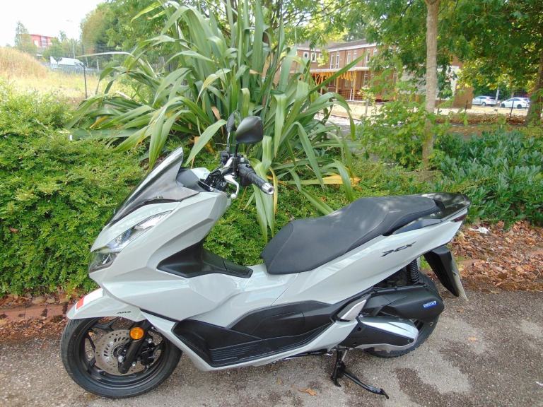 Honda WW 125 A-P PCX125 Automatic Scooter 2023 low miles £99 Deposit p/ex ok!