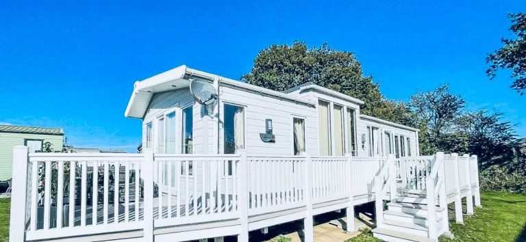 2 bed 2 bathroom luxury bk bluebird