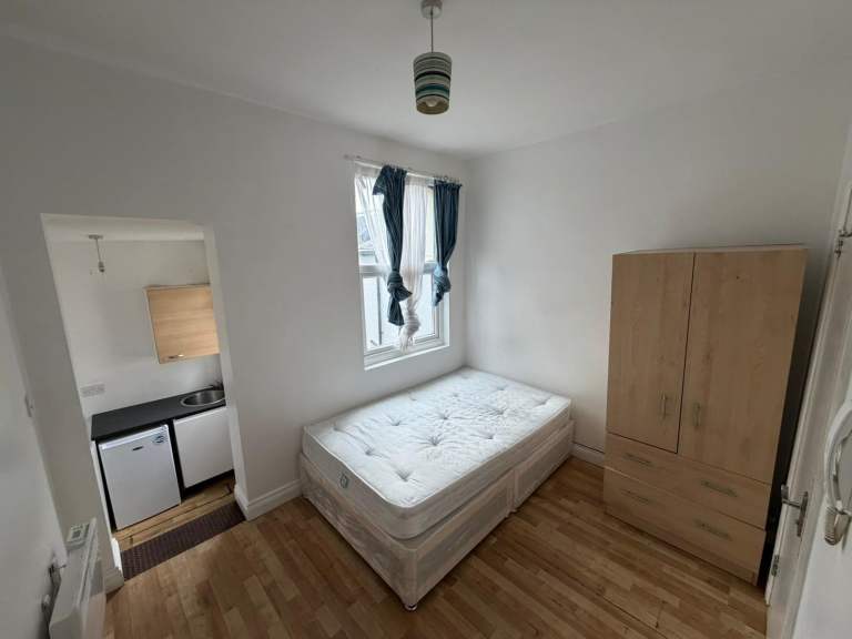 BENEFITS ACCEPTED - Seven Sisters Tottenham Haringey N15