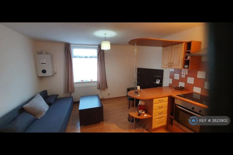 2 bedroom flat in Lytham Road, Blackpool, FY4 (2 bed) (#2823902)