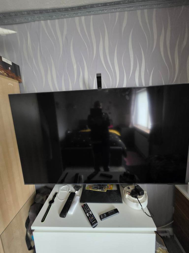 Samsung Smart TV – Large Screen, Good Condition