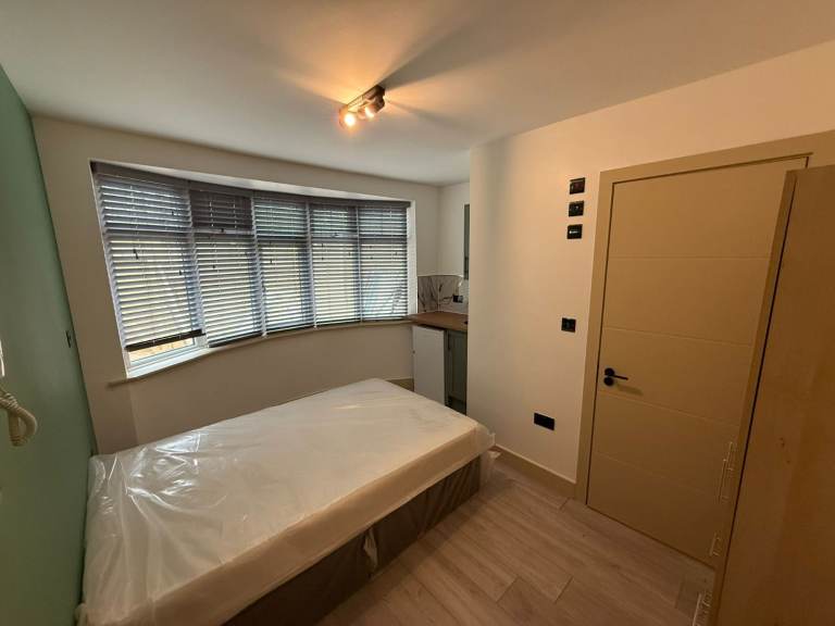BENEFITS ACCEPTED - Studio Flat Available in Watford North Watford WD25