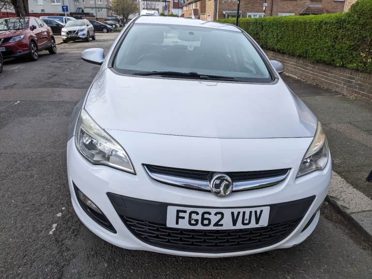 Vauxhall, ASTRA, Hatchback, 2012, Manual, 1956 (cc), 5 doors