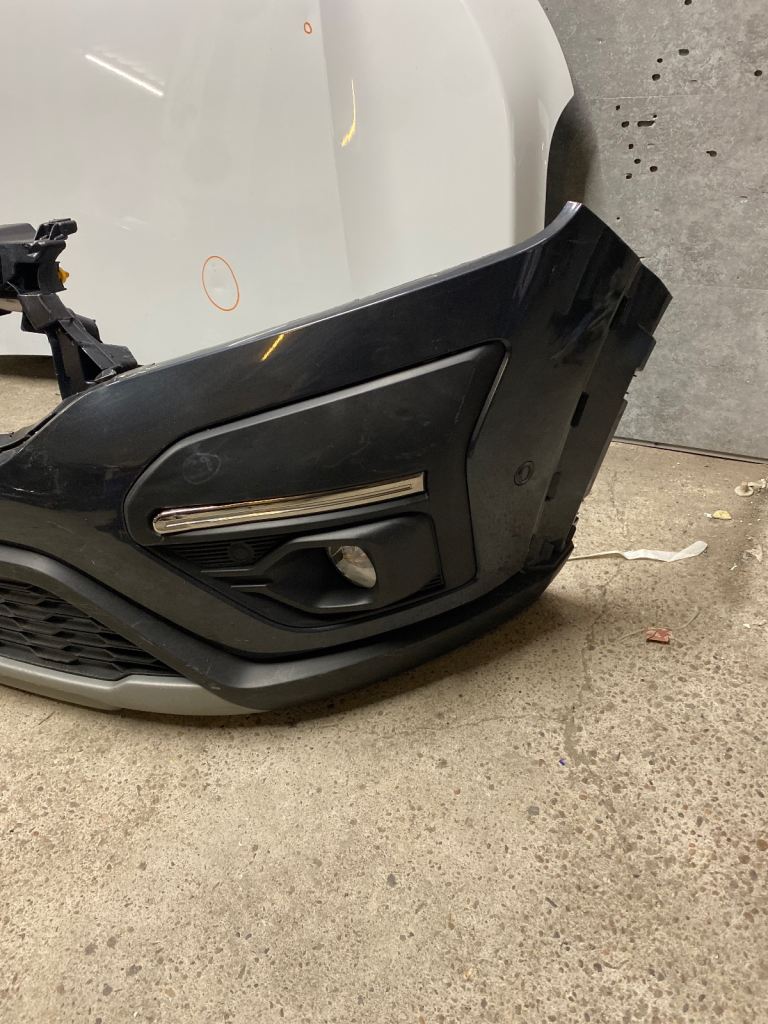 Dacia Sandero mk3 stepway  / jogger bumper  With parking sensors  and bonnet 2021 - 2024