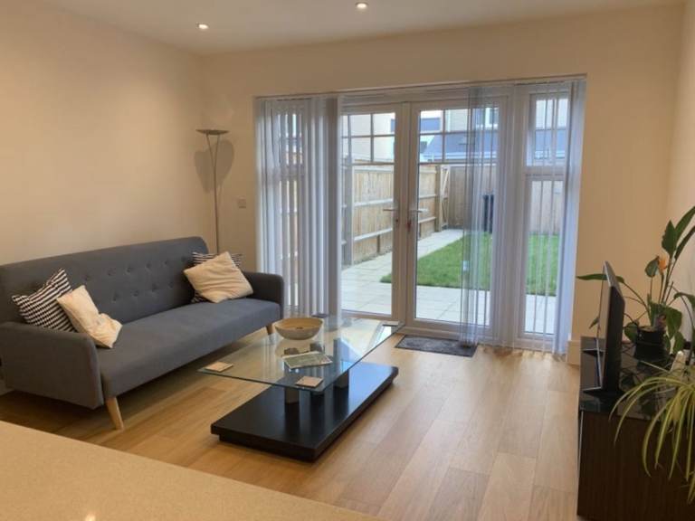 Modern Spacious Double Room - Green Park