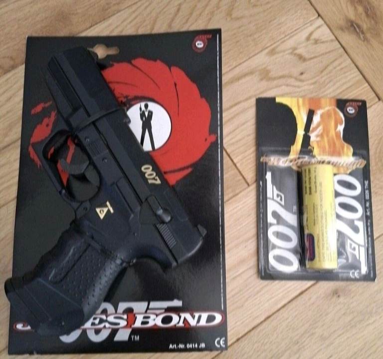 James Bond p99 toy cap gun pistol with 1200 007 wicke paper caps vintage will post very rare 