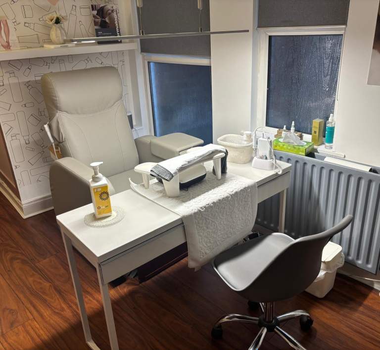 Nail Bar for Rent 