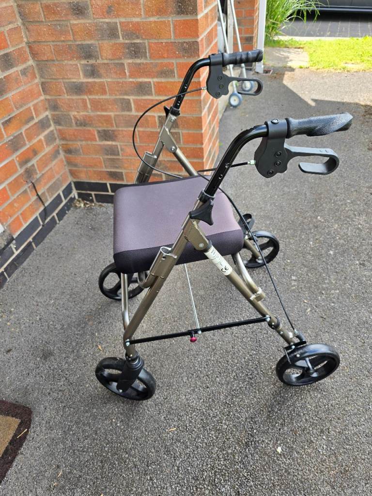 Rolling walking frame