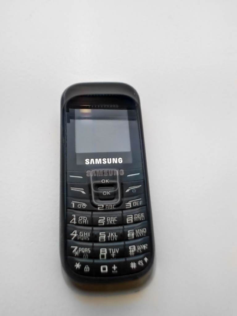 Samsung mobile phone GT-E1200