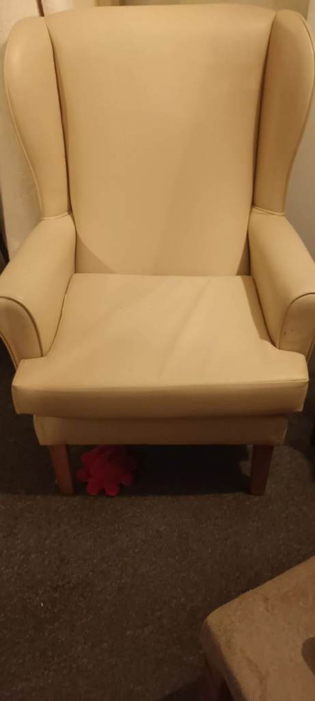 Orthopedic high seat vinyl chair 