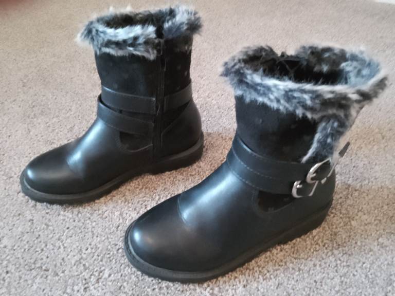 Girls Boots with Faux Fur and Heart Design - Size 13