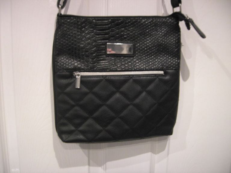 BLACK LEATHER CROSSOVER BAG 