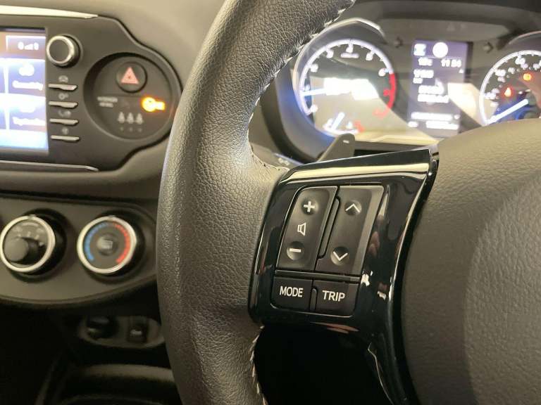 2019 Toyota Yaris 1.5 VVT-i Icon Tech Hatchback 5dr Petrol CVT Euro 6 (111 ps) - SAT NAV + PA HAT...