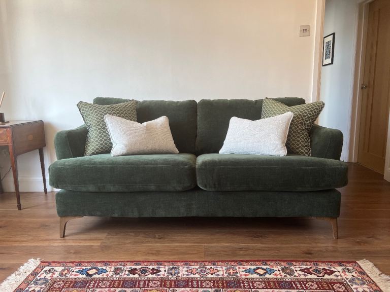 Ashwood Hansson 2.5 Seater Sofa – Manhattan Conifer Green
