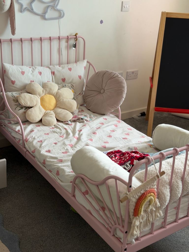 IKEA MINNEN Extendable Bed Frame with Mattress – Pink, Good Condition