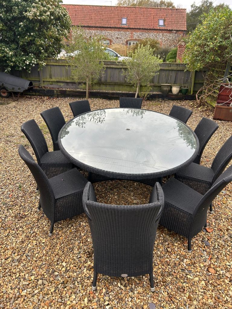 Large Garden table & chairs. 10 place. 