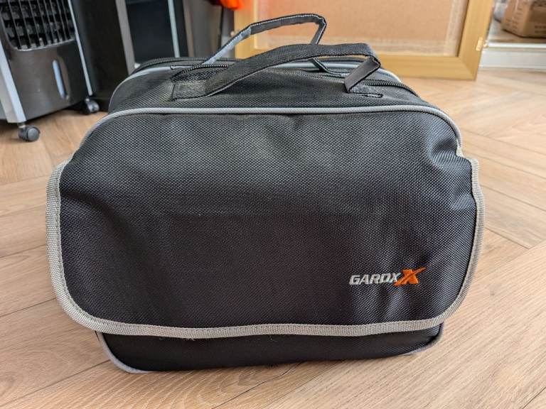 GardX vehicle cleaning and emergency kit Orange Logo