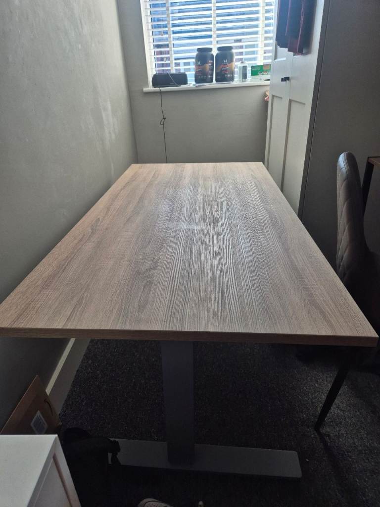 Desk - Very good condition - Ideal for those who work from home 